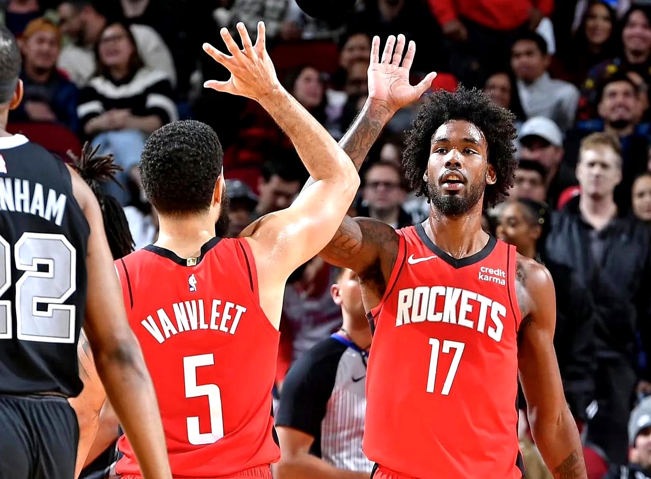 斯基拉：米兰派球探考察萨索洛中卫穆哈雷莫维奇和伊泽斯（斯基拉：米兰派球探考察萨索洛两位中卫穆哈雷莫维奇、伊泽斯）