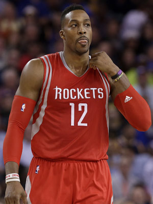 NBA：雄鹿再取关键胜利 字母哥率队登榜首（NBA：字母哥领军雄鹿再赢关键战 升至榜首）