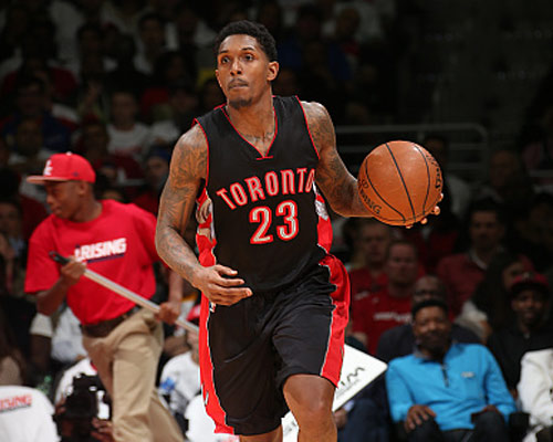 中超赛季刚落幕，武汉三镇却遭遇重磅打击，明年保级形势堪忧（中超刚收官，武汉三镇突遭重创，来年保级压力陡增）