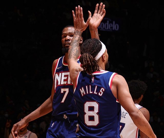 记者：国安厨师将退休，俱乐部将为其举办特殊的“退役”仪式（据记者报道，国安队大厨将退休，俱乐部将为其举行特别的“退役”仪式）