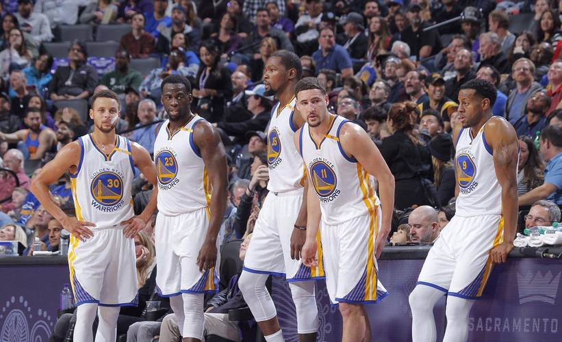 体坛联播｜斯洛特首度公开回应萨拉赫，曼联4比1大胜狼队（体坛速递｜斯洛特首次回应萨拉赫，曼联4比1击败狼队）