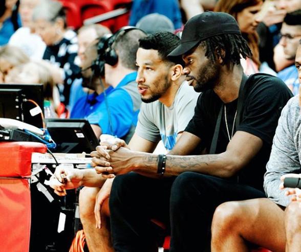 湖人战爵士伤病报告：里夫斯&艾顿缺阵，马尔卡宁出战成疑（湖人vs爵士伤情更新：里夫斯与艾顿因伤缺席，马尔卡宁出战成疑）