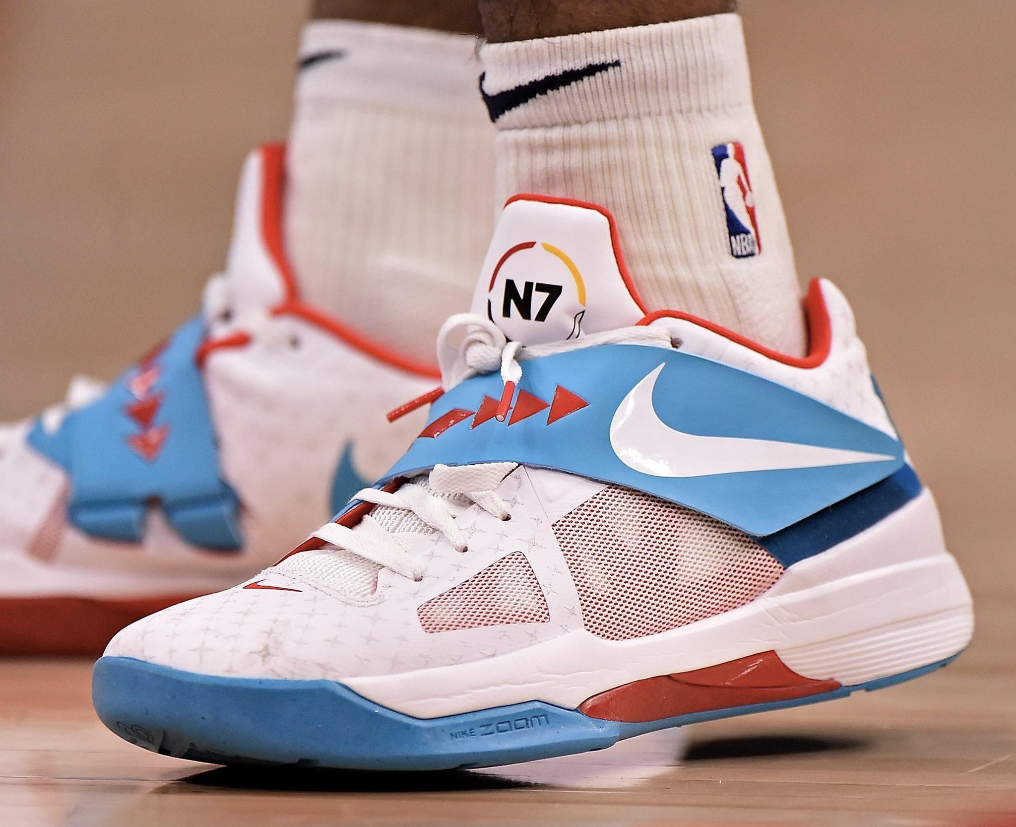 官方：美因茨主帅亨里克森下课；球队积6分排名德甲垫底（美因茨官宣解聘主帅亨里克森，球队仅积6分垫底德甲）