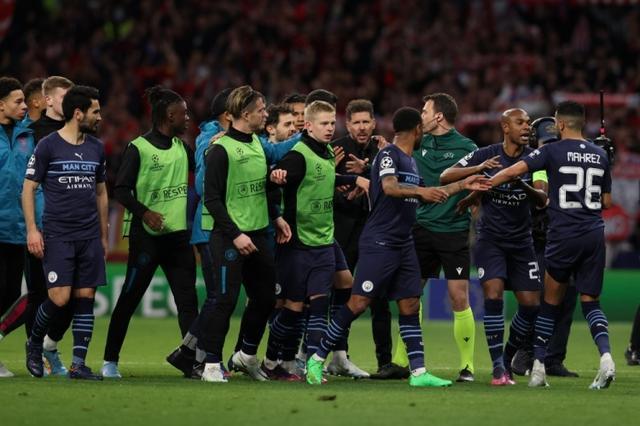 火箭哈登末节爆发连得15分（火箭球星哈登末节狂飙，连取15分）