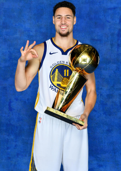 同一天绝代双骄各进一球！以下是媒体对C罗和梅西的...（同日建功！C罗与梅西各下一城，媒体热议）