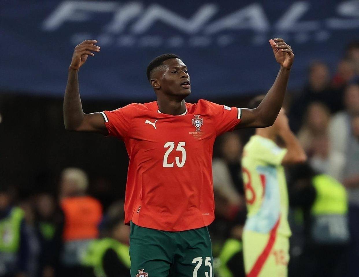 瓦拉内专访谈心理问题：展现脆弱的一面并不是软弱的表现（瓦拉内专访：谈心理挑战，坦露脆弱并非软弱）