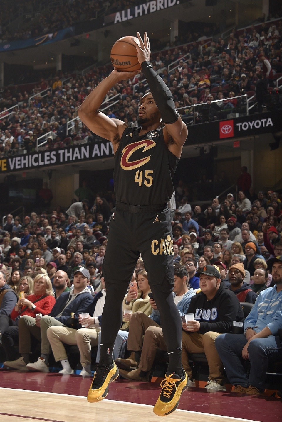 邮报：曼联或用钱+球员的方式买谢什科，霍伊伦可能会被交易（邮报称曼联考虑以现金外加球员求购谢什科，霍伊伦可能成为交易筹码）