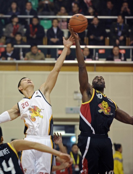 经历车祸事件后首次出场，何塞普：对未来挑战有更清晰的认识（车祸后首次亮相，何塞普：对未来挑战更加明确）