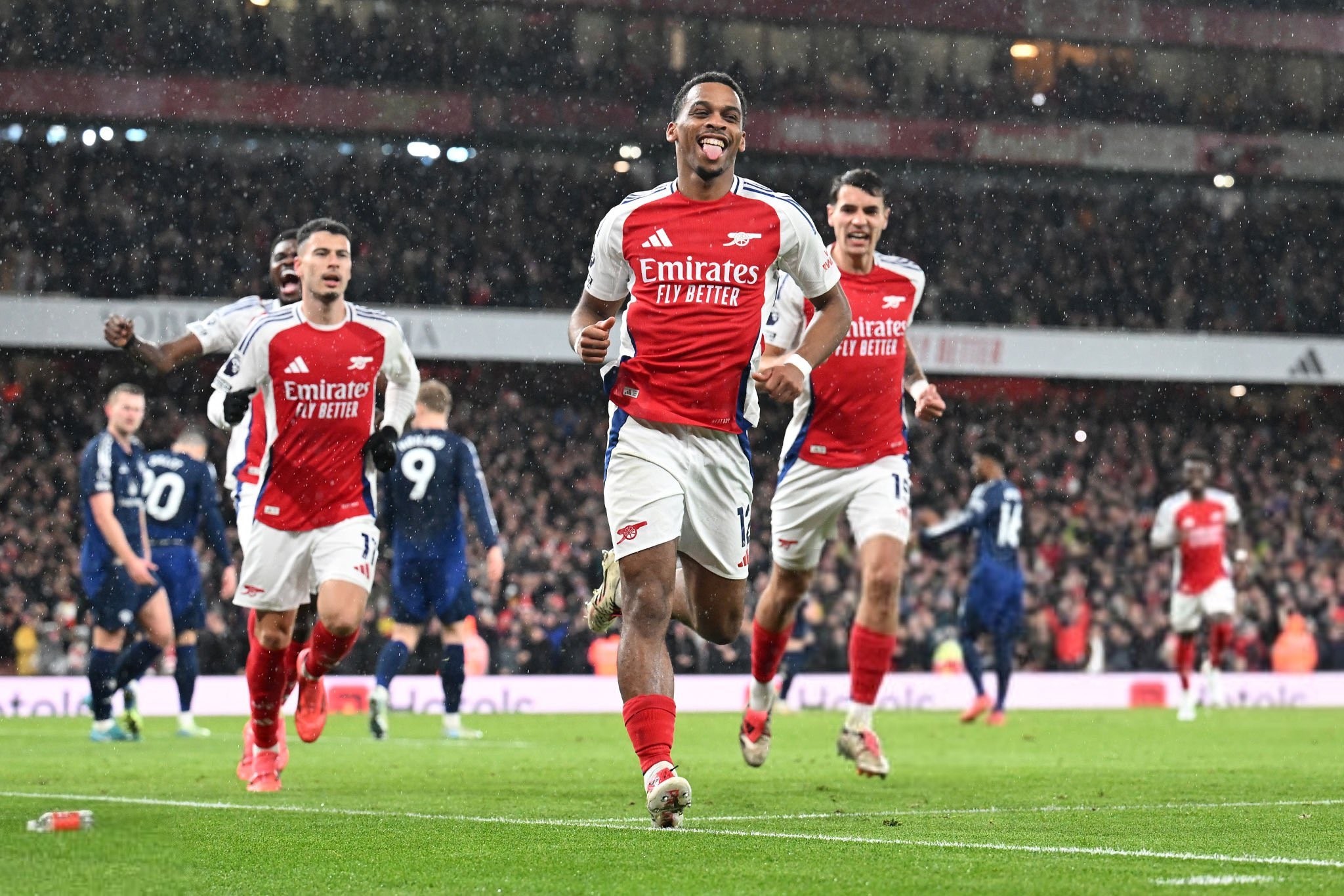 曼城U21中场放弃足球生涯，赴牛津大学攻读法律（曼城U21中场告别绿茵，转赴牛津大学攻读法学）