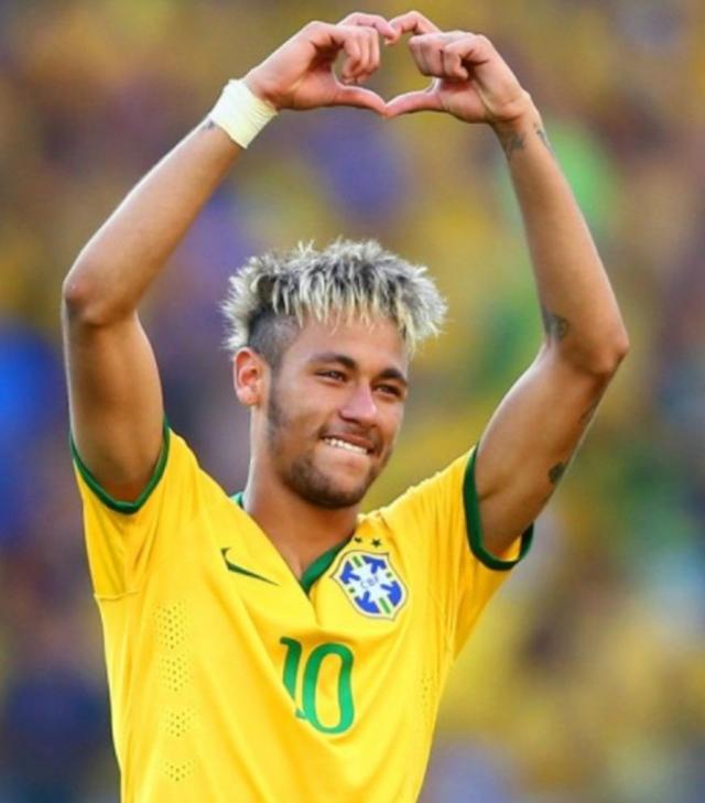 利物浦主帅斯洛特欢迎萨拉赫回归，但其状态仍存疑，萨拉赫将对阵布莱顿，未来决定尚不确定。（利物浦主帅斯洛特欢迎萨拉赫归队，状态仍成疑；将战布莱顿，未来未明）