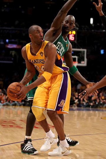 米体：意足协与裁判协会矛盾升级，后者主席扎皮或被起诉（米体：意足协与裁判协会冲突加剧，主席扎皮恐遭起诉）