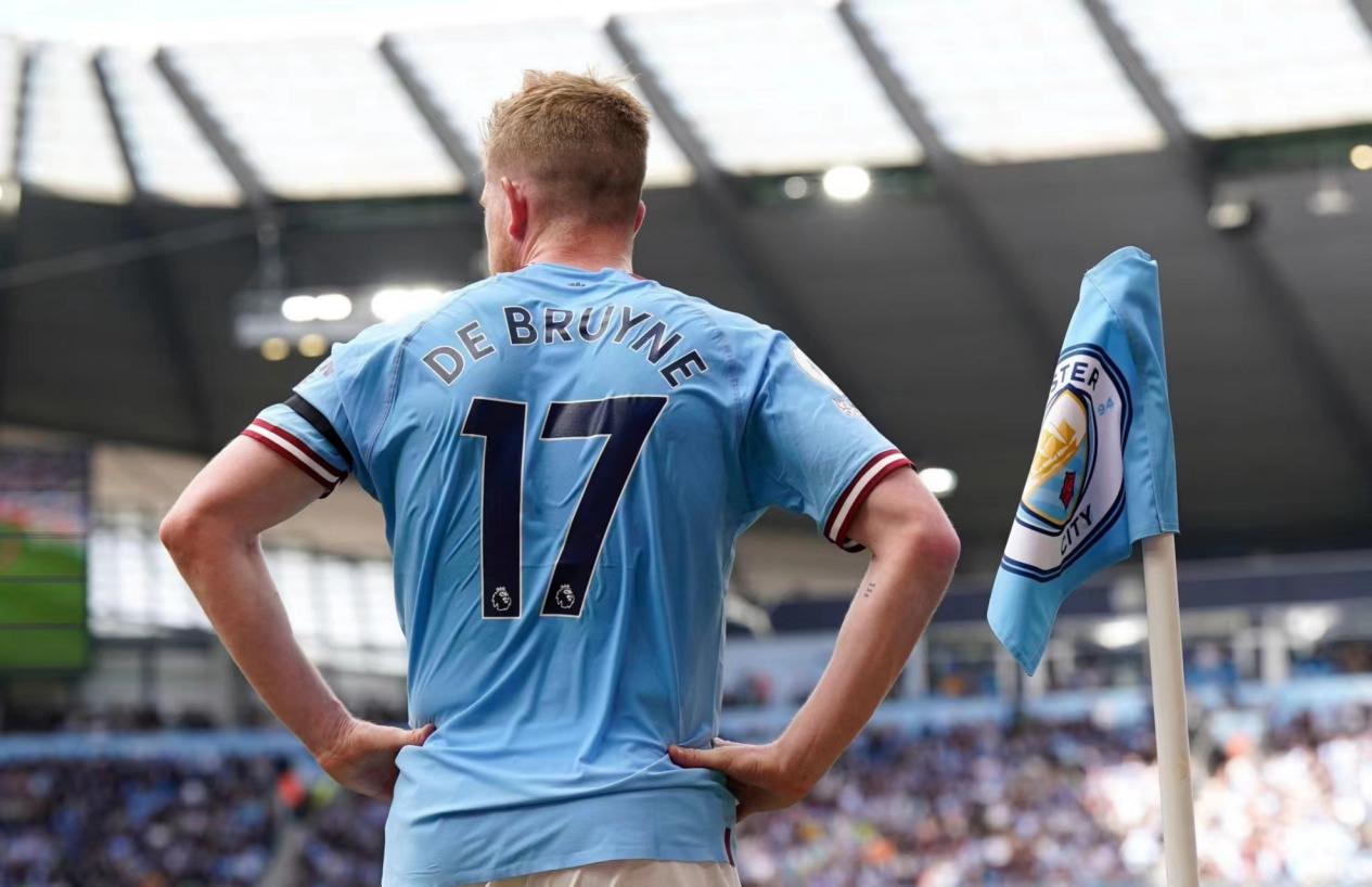 胡尔克谈转会传闻：媒体谈论的比我自己知道的还多（胡尔克回应转会传闻：媒体似乎比我更了解我的动向）