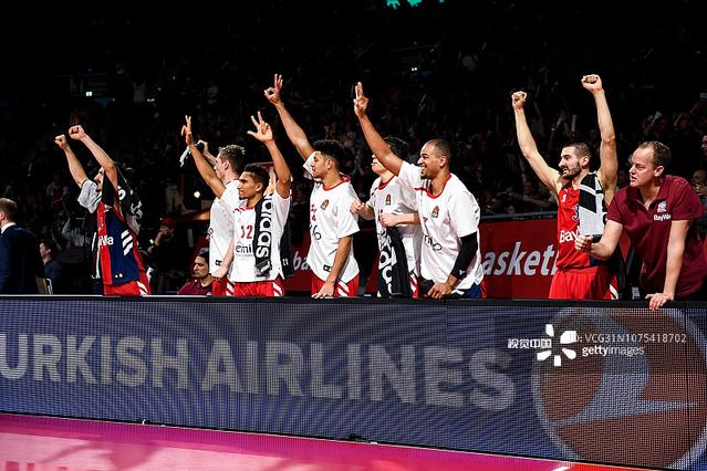 死神挥舞镰刀！杜兰特25+9+2断集锦：力压老詹拿下年终大战（杜兰特25分9板2断高能集锦：压制詹姆斯笑傲年终巅峰战）