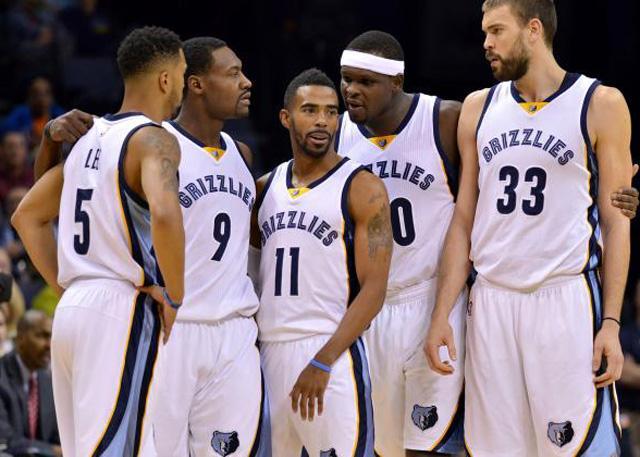 NBA：勇士末节发力 击败雷霆止住颓势（NBA：勇士末节爆发擒雷霆 终结低迷）