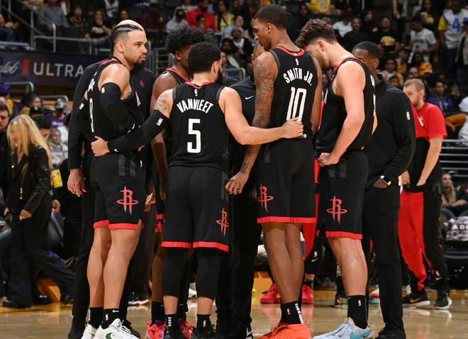 扎卡：阿隆索不在乎球员名气和身价，训练足够努力就会有机会（扎卡：阿隆索重视训练态度而非名气与身价，努力者自有机会）