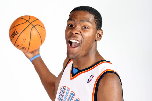 每体：拜仁巴萨有意霍村前锋阿斯拉尼，转会费不超过2500万欧（每体：拜仁与巴萨有意霍芬海姆前锋阿斯拉尼，转会费上限2500万欧）