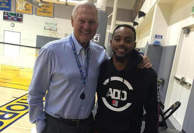 阿莱格里：我绝对没有冒犯裁判；莱奥具备成为中锋的特点（阿莱格里：绝无冒犯裁判之意，莱奥具备中锋潜质）